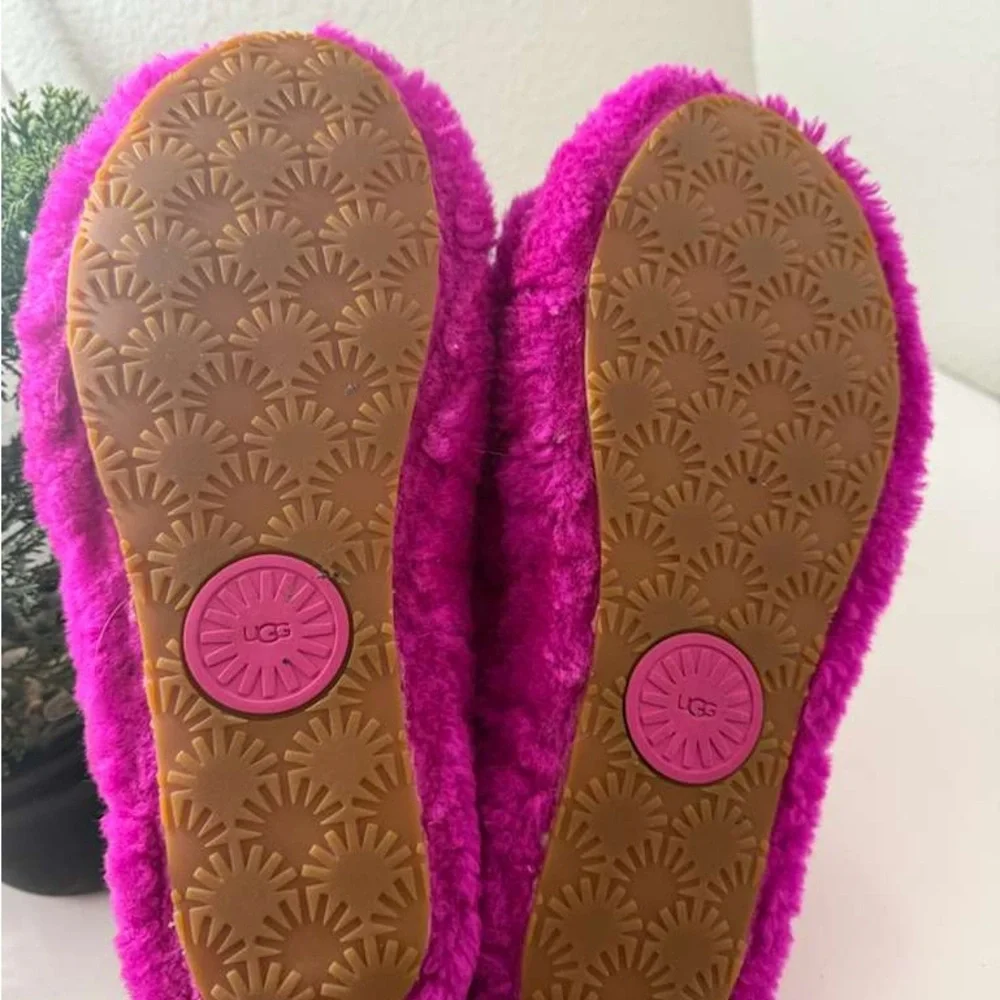 UGG Fuchsia Fluffy Sandals - Picture 5 of 6